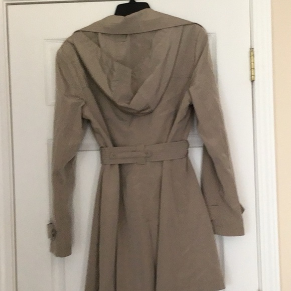 London Fog Cream Trench Coat Timeless Design - Picture 5 of 6